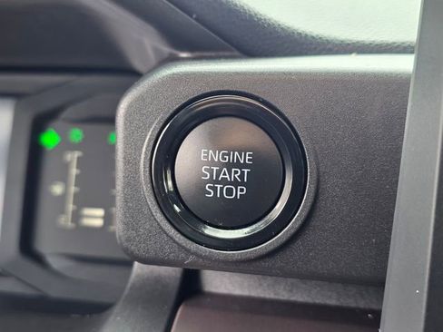 Used 2025 Toyota Tacoma SR5 AWD/4WD image 30