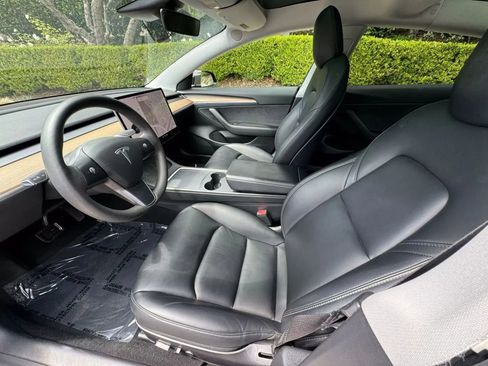 Used 2020 Tesla Model 3 Standard Range Plus image 9