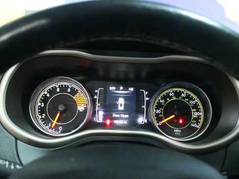 Used 2016 Jeep Cherokee Latitude AWD/4WD image 17