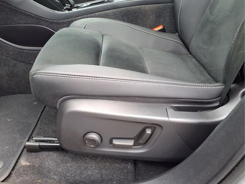Used 2023 Volvo XC40 Recharge Plus AWD/4WD image 11