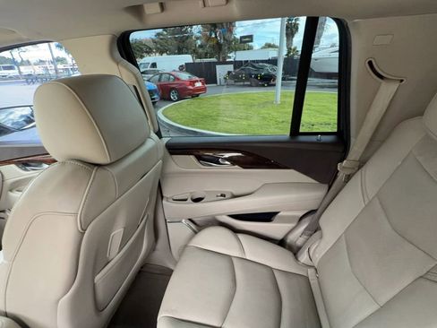 Used 2015 Cadillac Escalade Luxury image 38