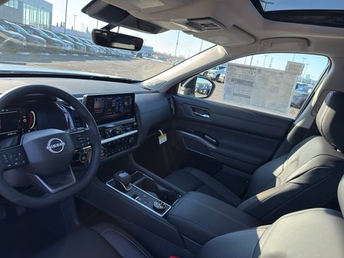 New 2026 Nissan Pathfinder SL image 25