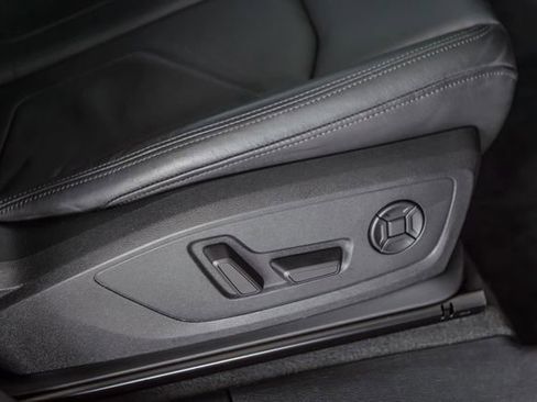 Used 2021 Audi Q3 2.0T Premium Plus w/ Premium Plus Package image 38