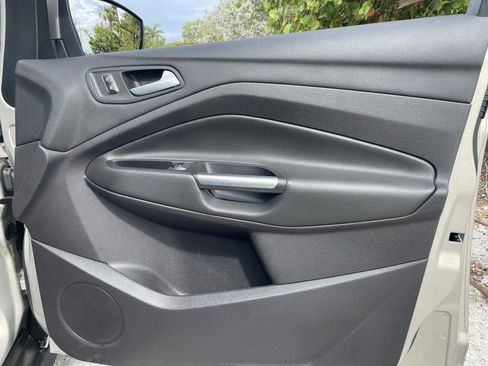 Used 2015 Ford C-MAX Energi SEL w/ Equipment Group 302A FWD image 32