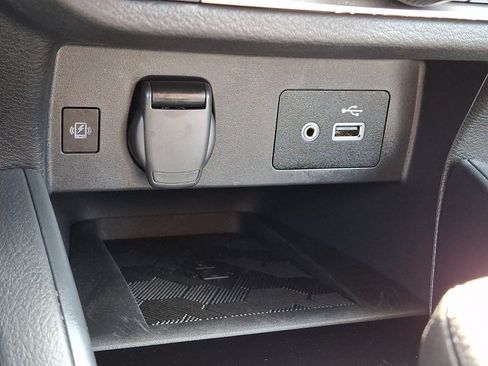 Used 2025 Nissan Versa SV w/ Trunk Package FWD image 25