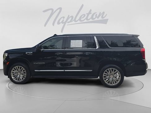 Used 2023 GMC Yukon XL SLT AWD/4WD image 2