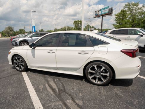 Used 2025 Honda Civic Sport Touring image 4