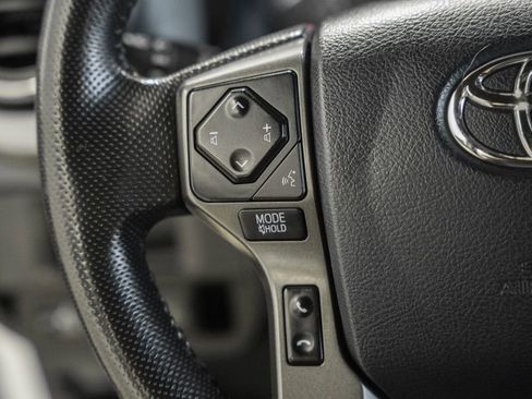 Used 2019 Toyota Tacoma TRD Sport AWD/4WD image 30