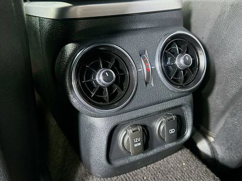 Used 2019 Kia Stinger GT1 AWD/4WD image 9