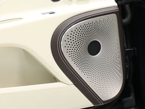 Used 2020 Bentley Flying Spur W12 image 64