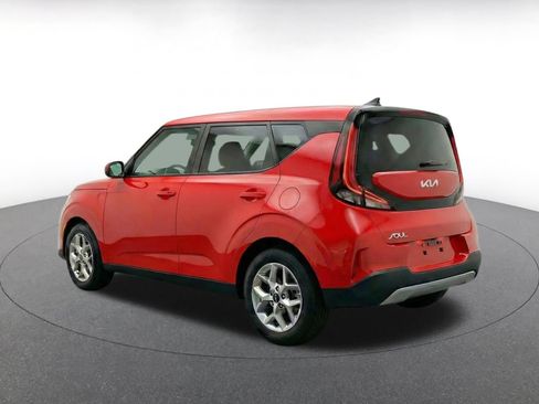 Used 2025 Kia Soul LX w/ LX Technology Package FWD image 7
