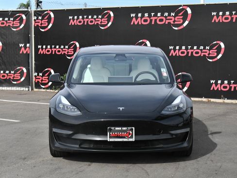 Used 2023 Tesla Model 3 Standard Range image 2