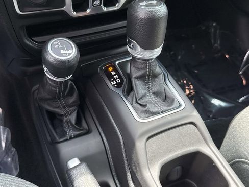 Used 2025 Jeep Wrangler Unlimited Sport AWD/4WD image 22