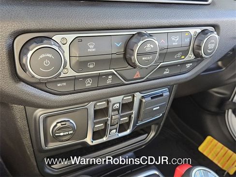 New 2025 Jeep Gladiator Sport image 22