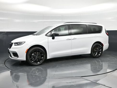New 2026 Chrysler Pacifica Select w/ S Appearance Package AWD/4WD image 8