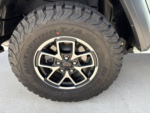 Used 2024 Jeep Wrangler Unlimited Sport AWD/4WD image 12