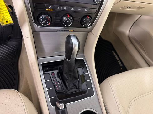 Used 2015 Volkswagen Passat TDI SE image 18
