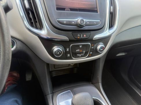 Used 2023 Chevrolet Equinox LS w/ LS Convenience Package FWD image 16