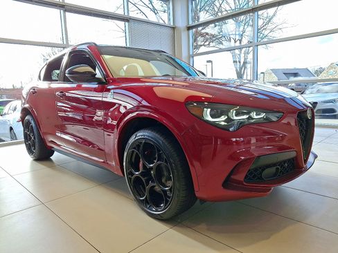 New 2024 Alfa Romeo Stelvio Quadrifoglio image 2