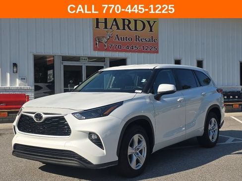 Used 2023 Toyota Highlander LE FWD image 1