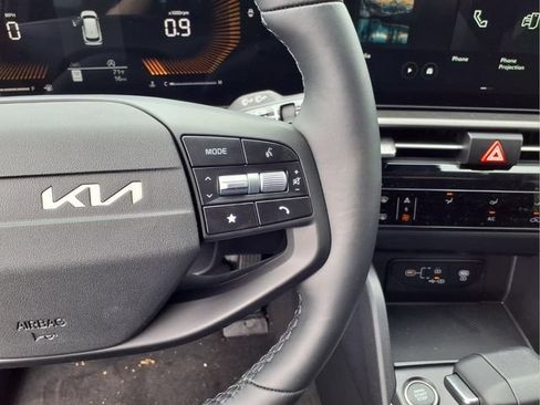 New 2026 Kia Sportage LX FWD image 10