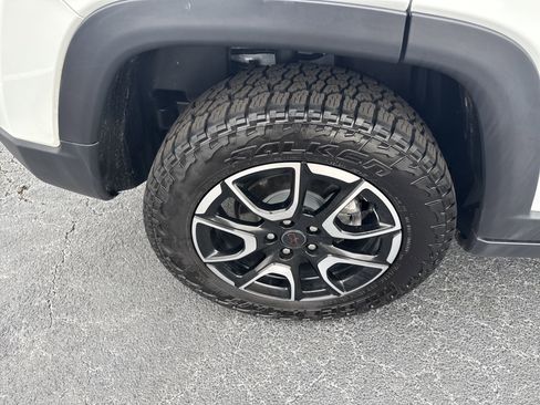 Used 2025 Jeep Compass Trailhawk image 17