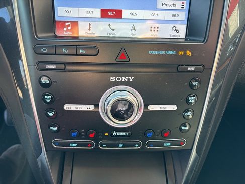 Used 2019 Ford Explorer Platinum image 16