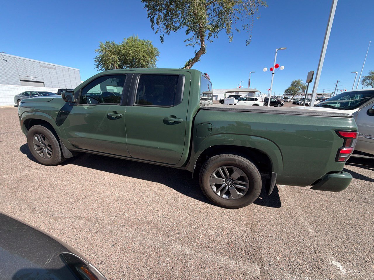 Used 2025 Nissan Frontier SV RWD image 2