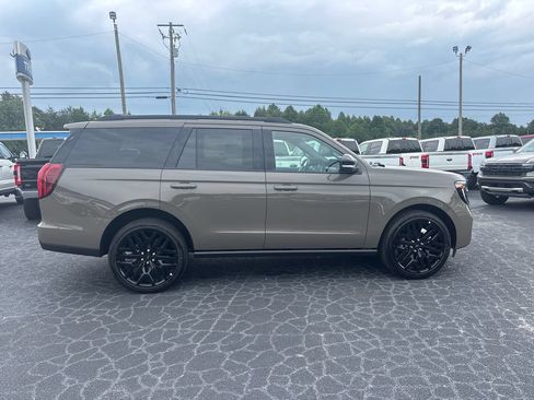 New 2027 Ford Expedition Platinum w/ Stealth Performance Package AWD/4WD image 4