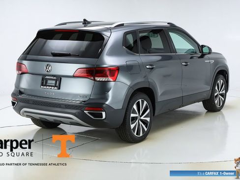 Used 2023 Volkswagen Taos SE w/ Panoramic Sunroof Package AWD/4WD image 9