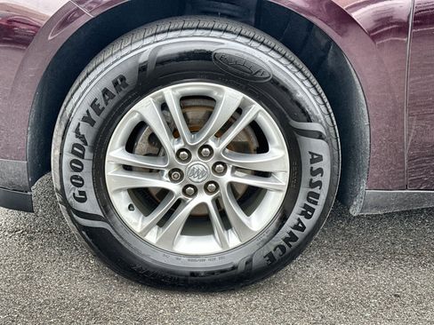 Used 2018 Buick Enclave Essence image 10