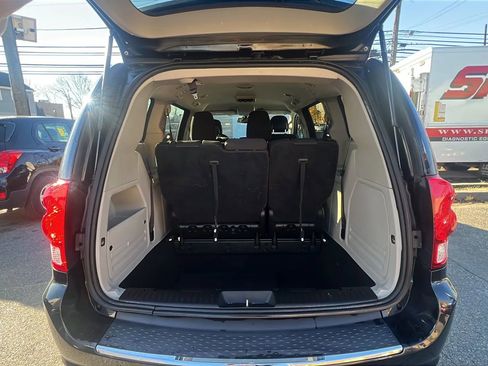 Used 2019 Dodge Grand Caravan SE w/ UConnect Hands-Free Group image 10