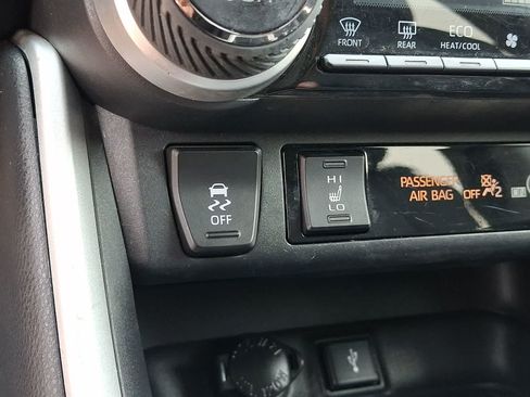 Used 2020 Toyota RAV4 XLE Premium AWD/4WD image 28