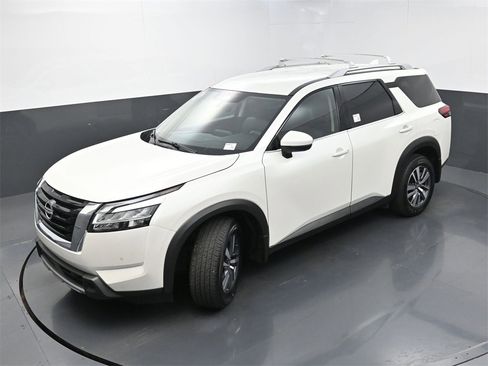 Used 2024 Nissan Pathfinder SL image 35