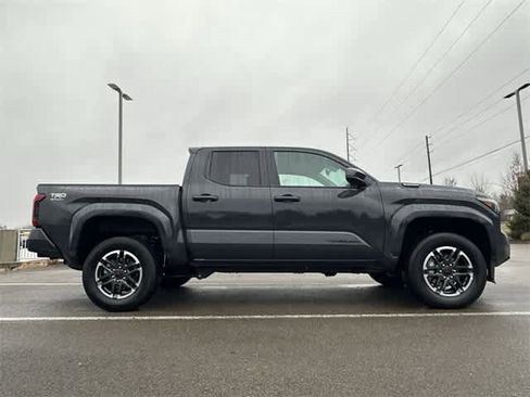 Used 2025 Toyota Tacoma TRD Sport image 3