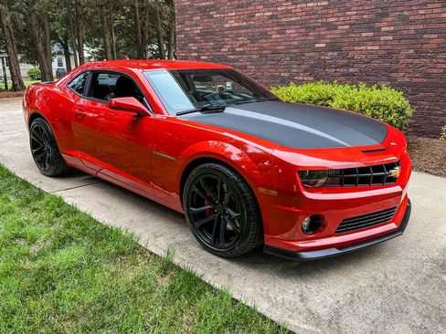 Used 2013 Chevrolet Camaro SS w/ SS Performance Package RWD image 26
