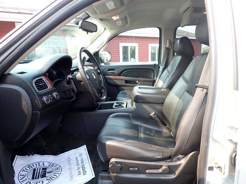 Used 2010 Chevrolet Suburban LT AWD/4WD image 8