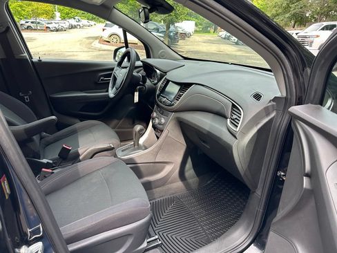 Used 2017 Chevrolet Trax LS FWD image 26