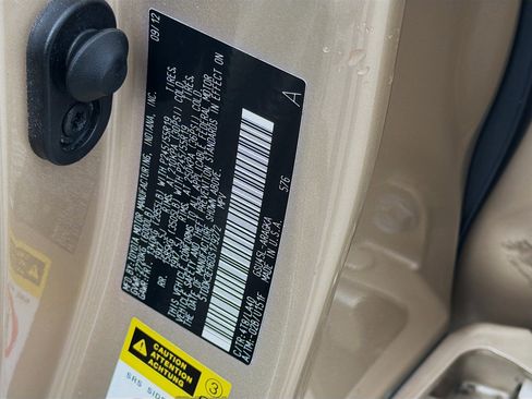 Used 2013 Toyota Highlander Limited image 37