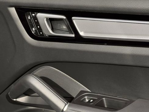 Used 2023 Porsche Cayenne image 27