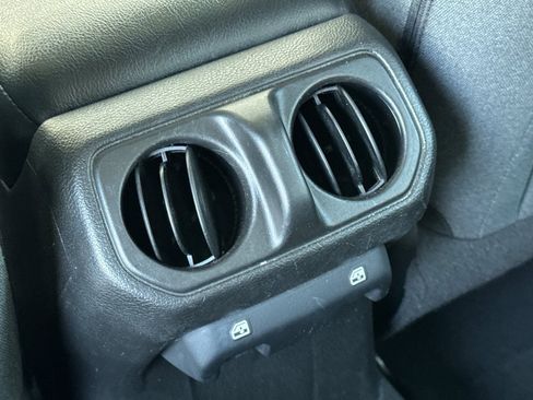 Used 2024 Jeep Wrangler Unlimited AWD/4WD image 13