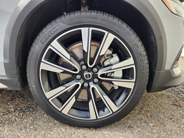 Certified 2025 Volvo V60 B5 Cross Country Ultra AWD/4WD image 19