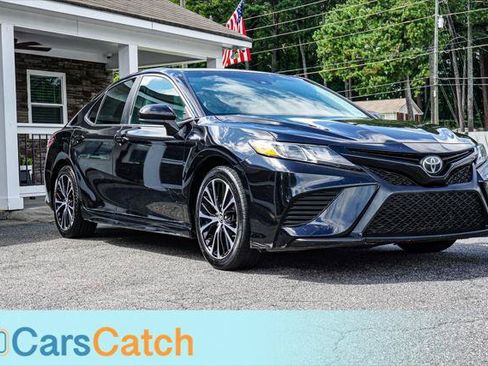 Used 2018 Toyota Camry SE w/ Moonroof Package FWD image 9