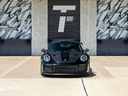 Used 2018 Porsche 911 GT2 RS RWD image 3