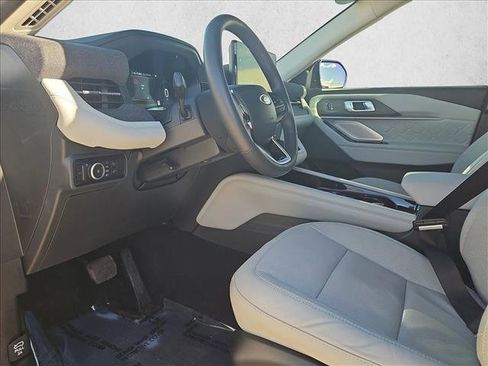 Used 2025 Ford Explorer Platinum w/ LUX Leather Package image 10