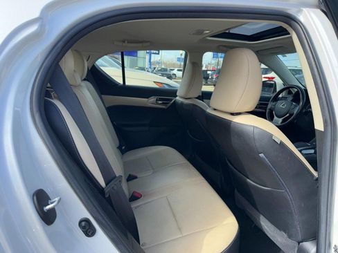 Used 2016 Lexus CT 200h w/ Navigation Package image 11