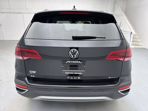 Used 2024 Volkswagen Taos SE image 10