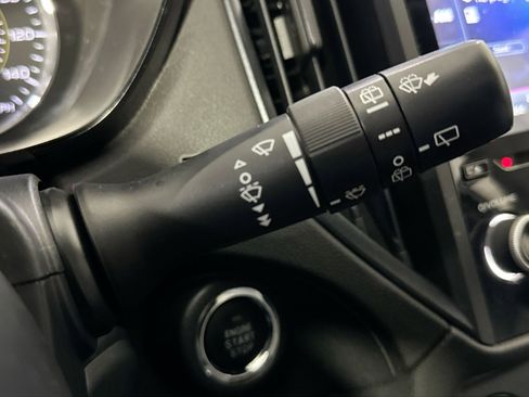 Used 2022 Subaru Crosstrek 2.5i Sport w/ Moonroof Package image 22