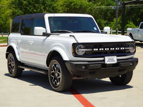 Used 2024 Ford Bronco Outer Banks AWD/4WD image 6