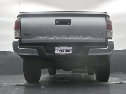 Used 2022 Toyota Tacoma TRD Off-Road AWD/4WD image 46